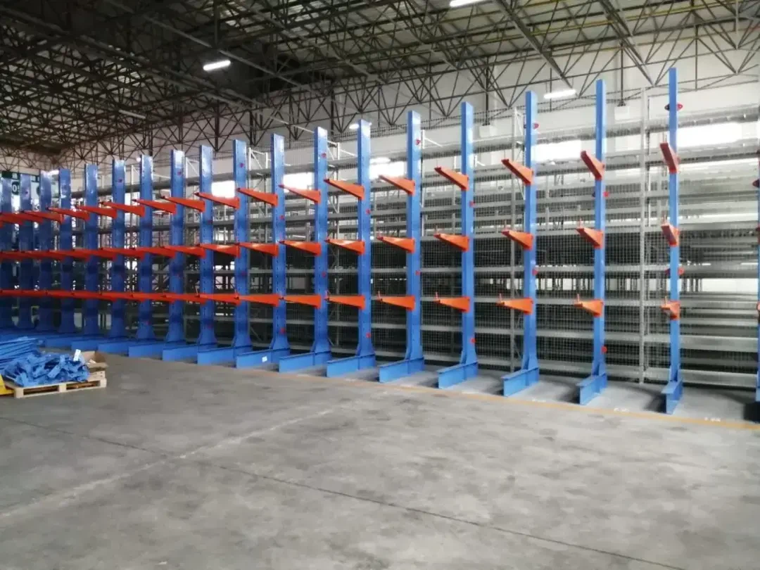 Milliseid tegureid tuleks automatiseeritud lao ehitamiseks hoiuriiulite valim...